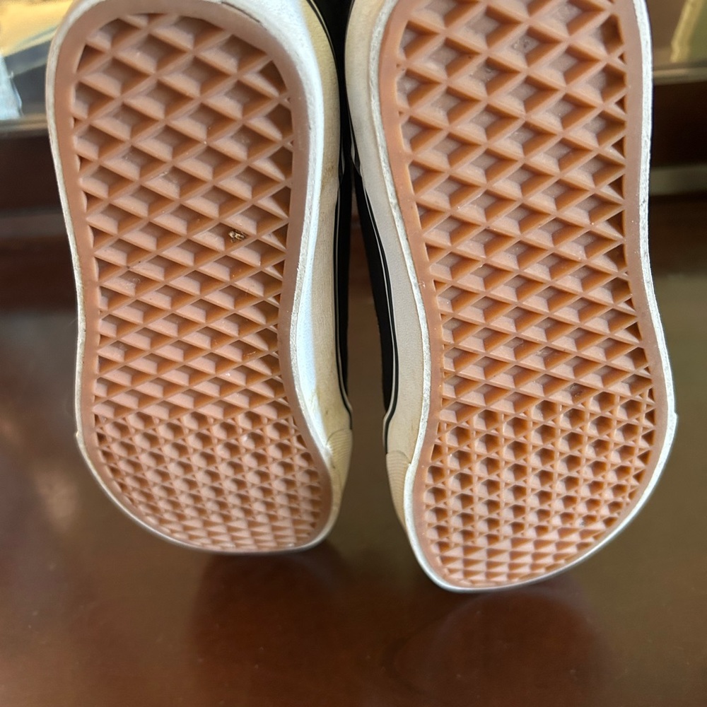 Vans - Picture 2 of 6